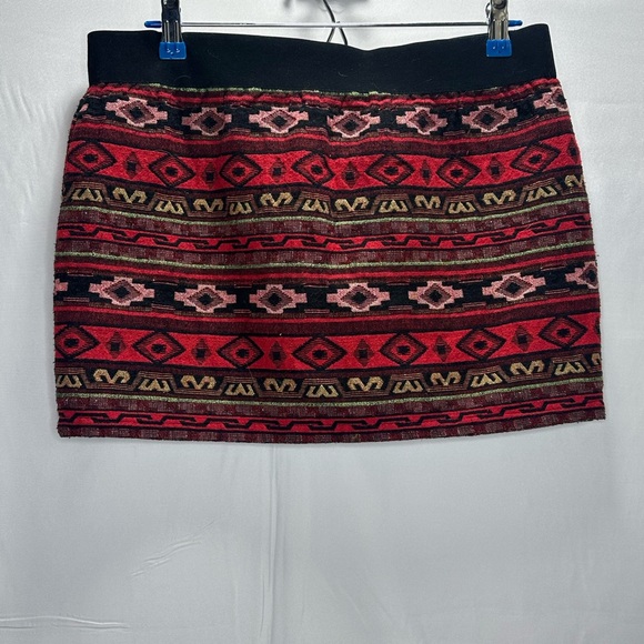 Francesca’s El Camp Aztec Tribal Patterned Red and Black Mini Skirt Size L - Picture 3 of 6